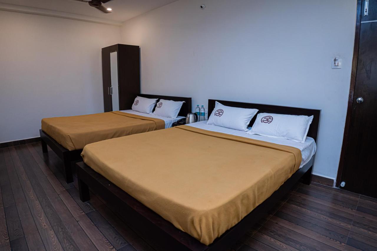 Hotel Mookambika Comforts Tirupati Dış mekan fotoğraf