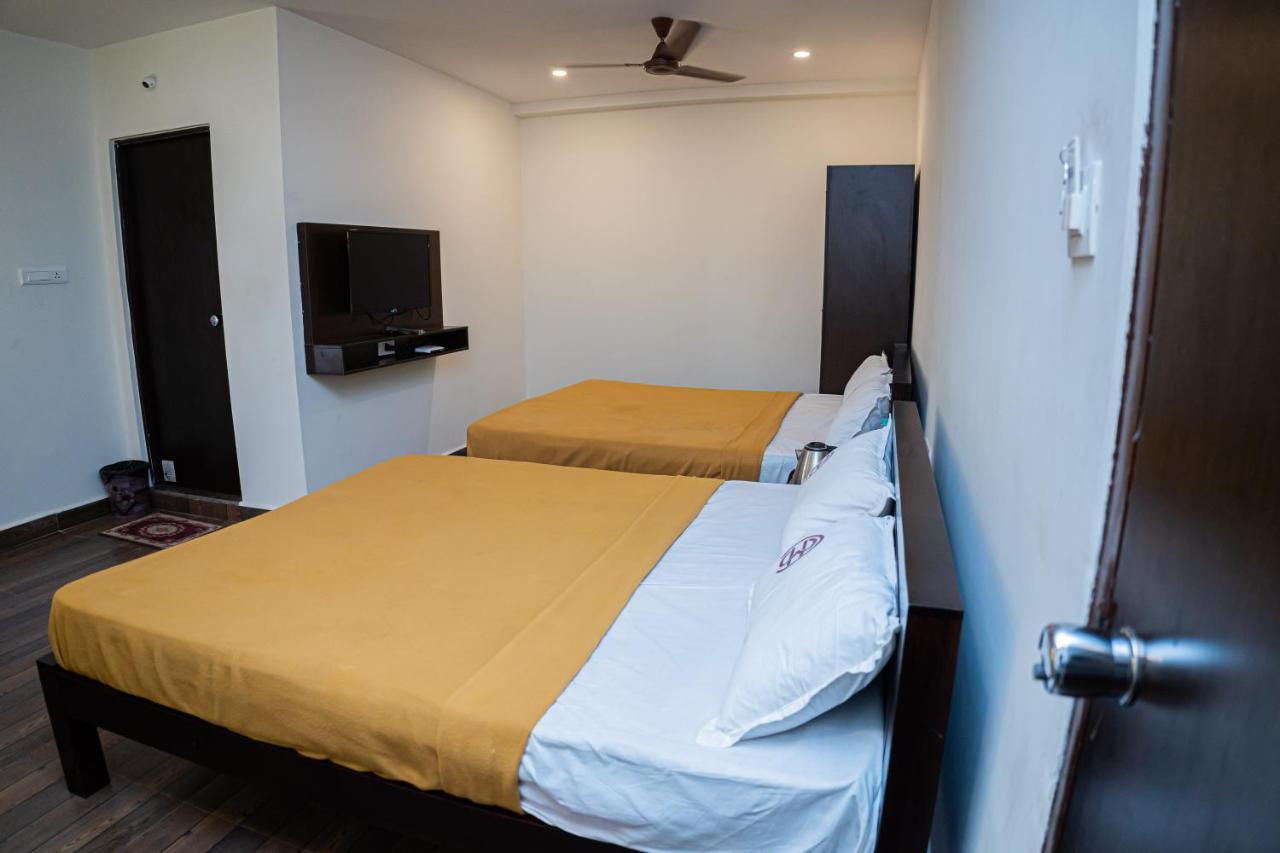 Hotel Mookambika Comforts Tirupati Dış mekan fotoğraf