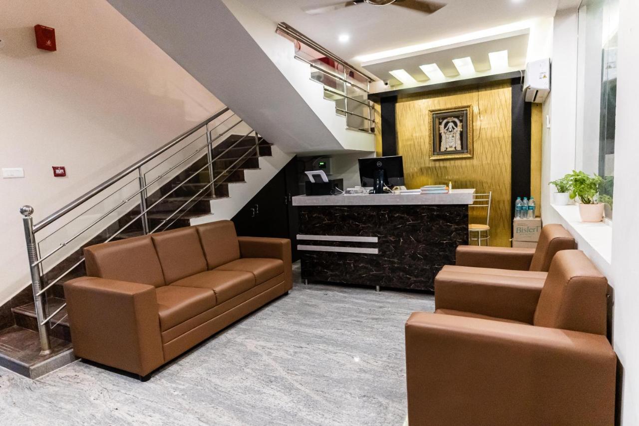 Hotel Mookambika Comforts Tirupati Dış mekan fotoğraf