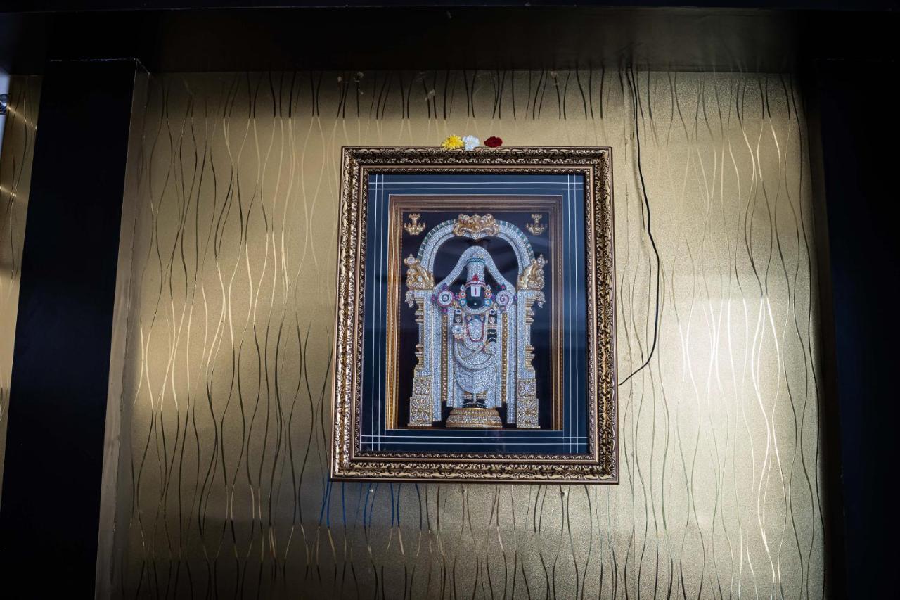 Hotel Mookambika Comforts Tirupati Dış mekan fotoğraf